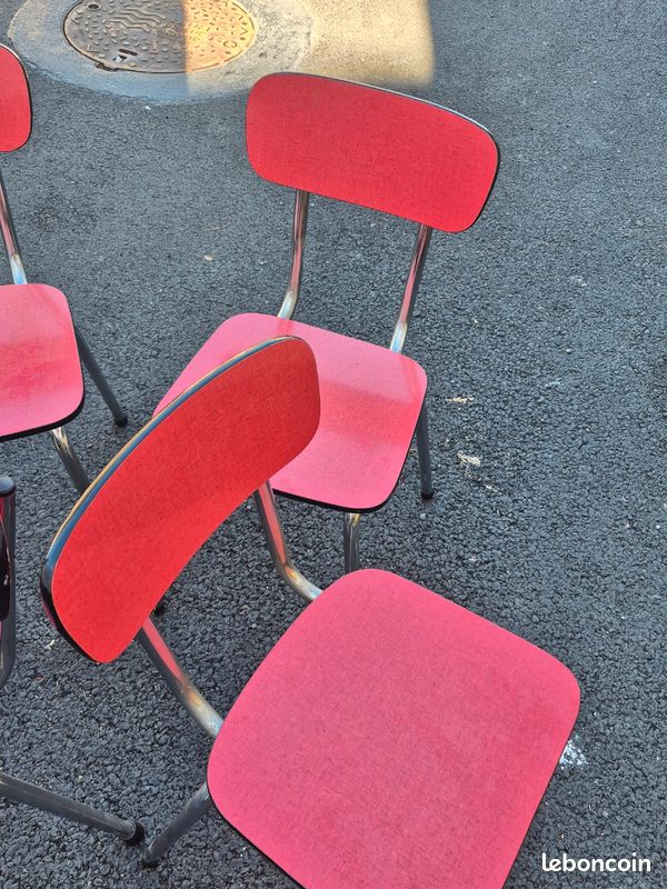 Lot de 4 anciennes chaises en formica rouge (image 2)