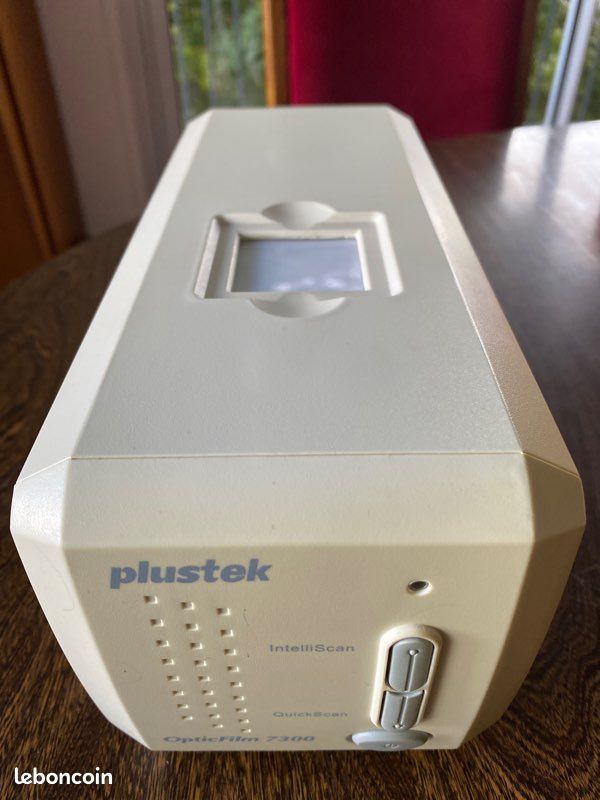 Scanner diapositives et films 24x36 Plustek OpticFilm 7300 (image 1)