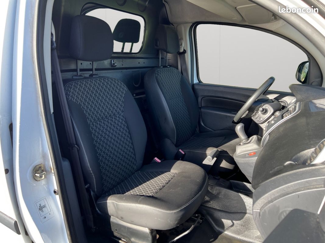RENAULT KANGOO 1.5 DCI 90 ch Confort Fourgon - Attelage - Pas de TVA (image 5)