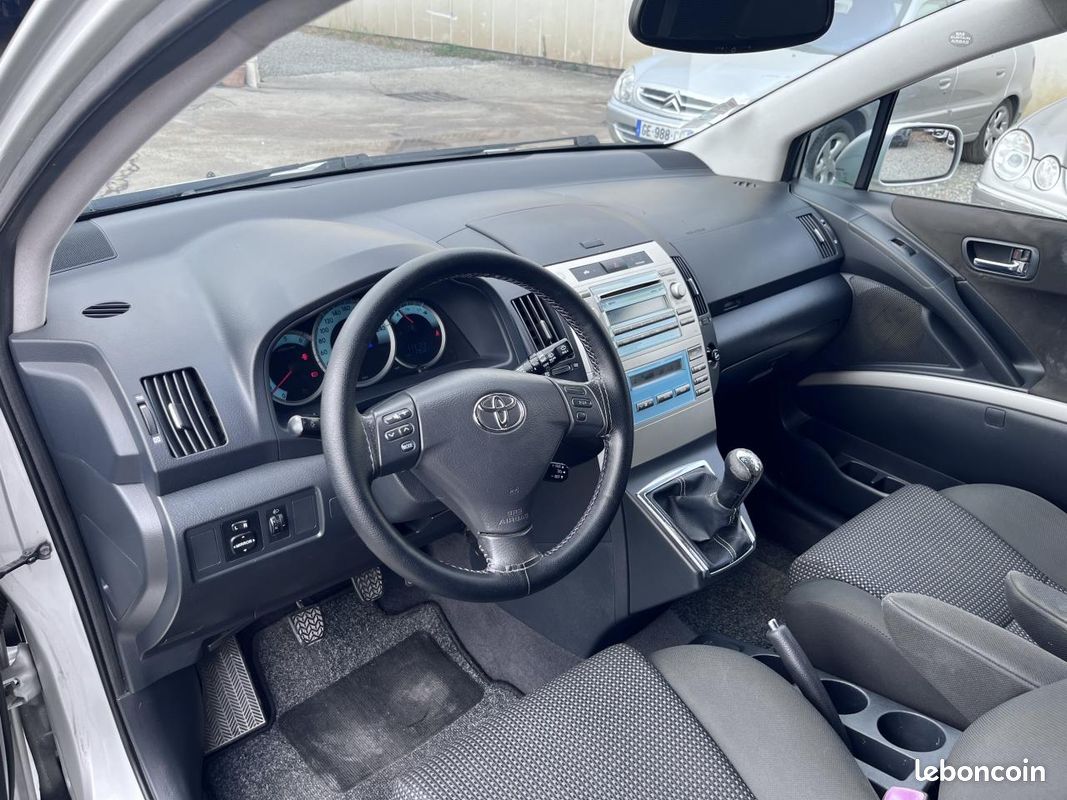 TOYOTA COROLLA VERSO 7 PLACES 177 D-4D Clean CHAINE DE DISTRIBUTION (image 9)