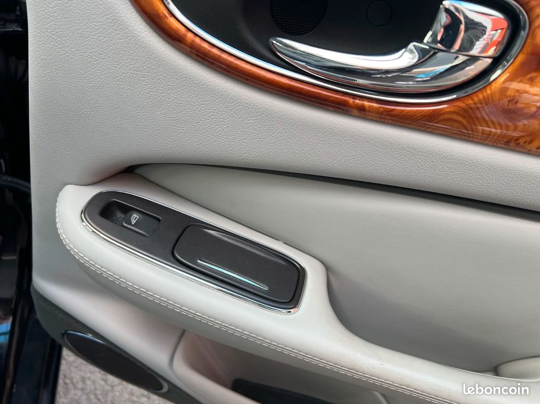 JAGUAR XJ8 (XJ350) 3.5L V8 - 258CH Executive A (image 38)