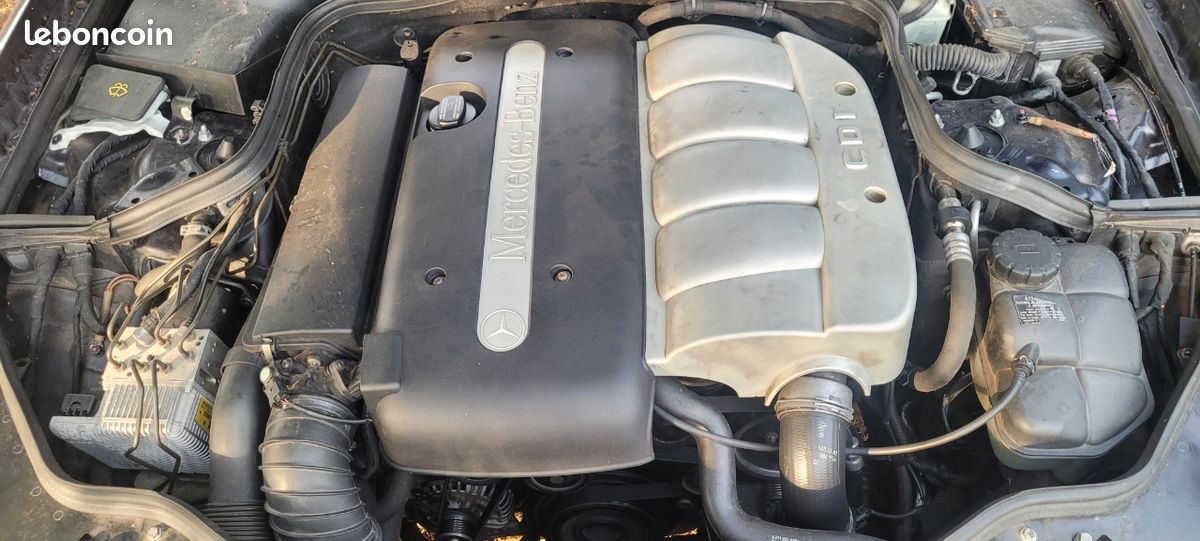 Cache moteur Mercedes W211 diesel (image 1)