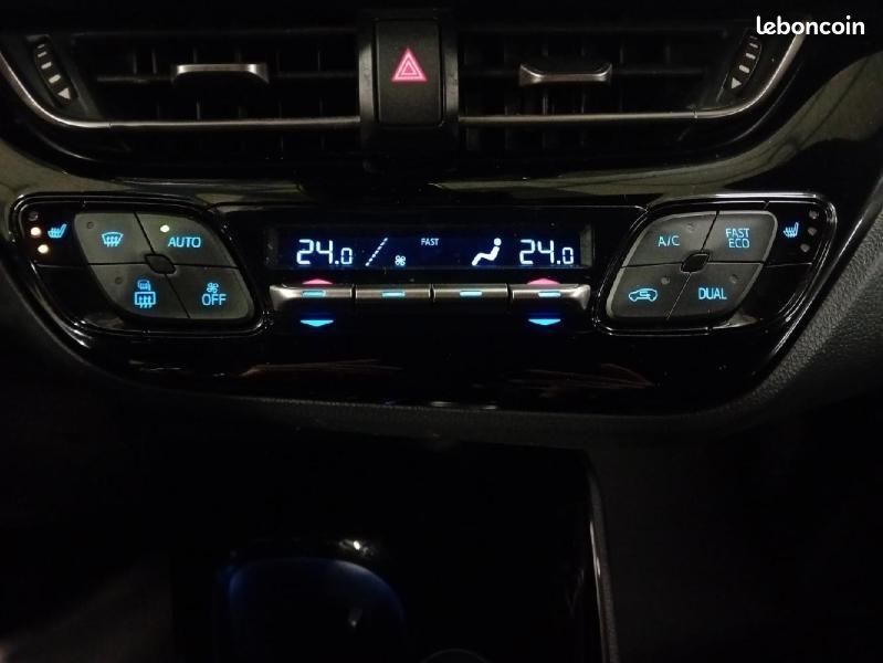 Toyota C-HR 122h Collection 2WD E-CVT MY22 (image 16)