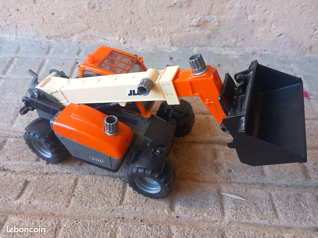 BRUDER - Chargeur telescopique JLG 2505 - Echelle 1:16e - 33,5 cm TU pas cher BRUDER - Chargeur telescopique JLG 2505 - Echelle 1:16e - 33,5 cm TU pas cher