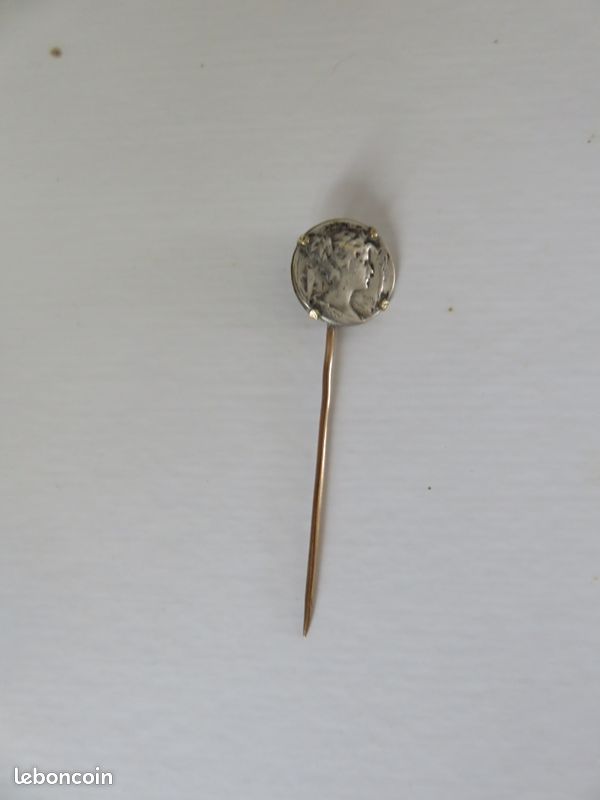 Épingle à Cravate Ovale Victorienne En Or 18 Carats Avec Opale Noire Cabochon Certifi%c3%a9e Gia