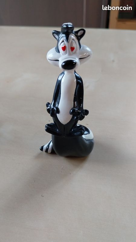 Figurine 1994 pvc pépé le putois (image 1)