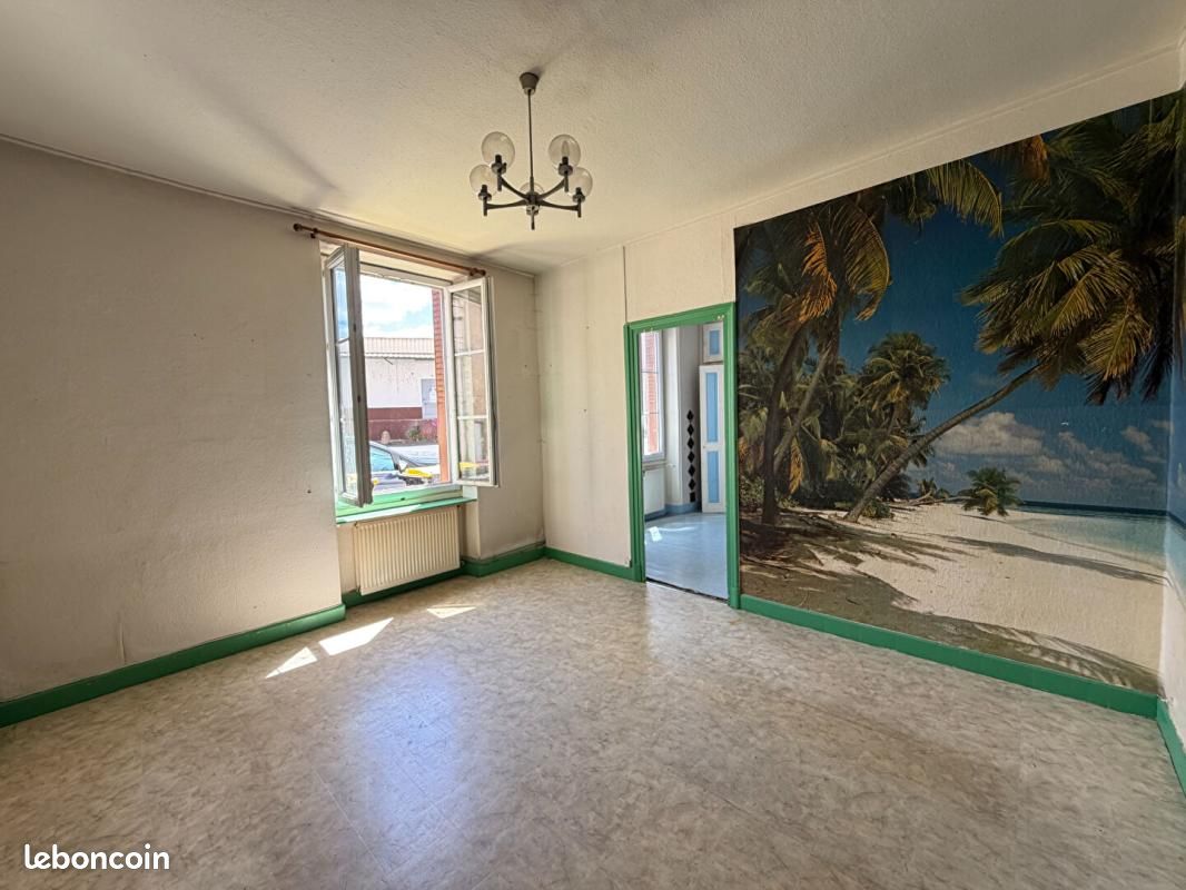 Appartement 3 pièces 65 m² · à Roanne · 65 m² · 50 000 €