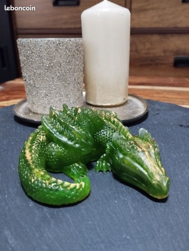 Dragon en résine époxy fait main (image 2)