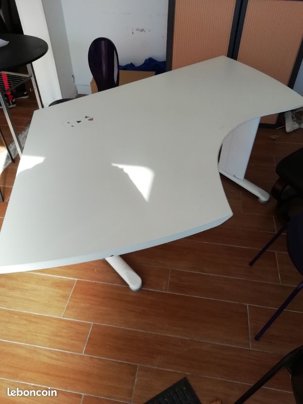 Bureau (image 1)
