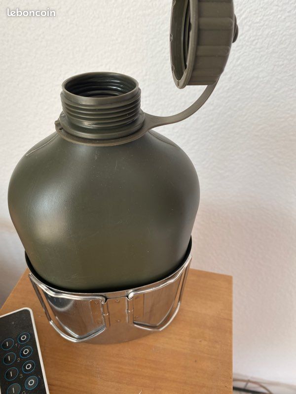 Gourde militaire avec son quart (image 4)