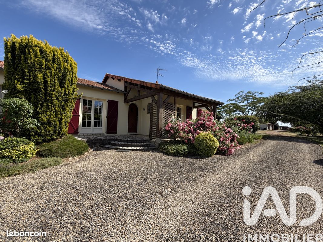 Maison 8 pièces 186 m² · à Airvault · 186 m² · 216 000 €