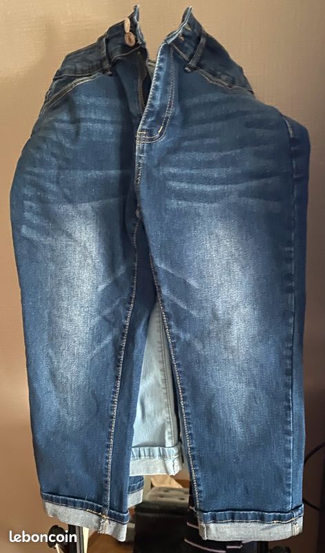 Donne pantacourt un bleu ciel et un bleu Jean (image 2)