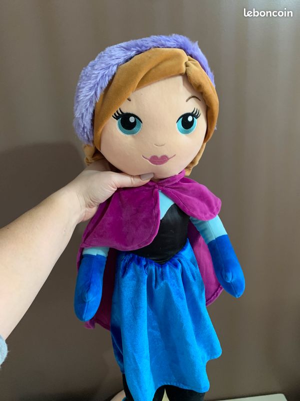 Poupée peluche reine des neiges (image 4)