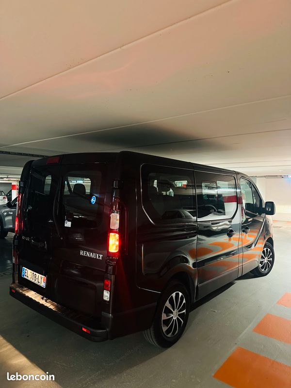 Location 9 places van minibus (image 2)