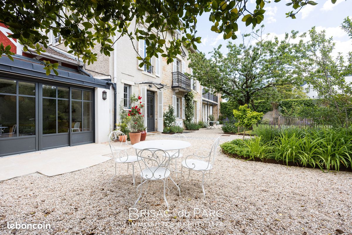 Maison 8 pièces 265 m² · à Dijon · 265 m² · 1 370 000 €