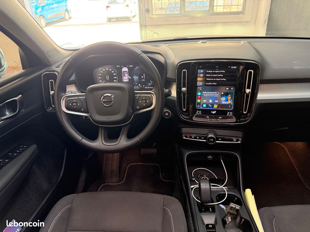 Volvo XC40 T5 261Ch Plug in Hybrid Inscription Business - 2EME MAIN / HISTORIQUE COMPLET / TOIT OUVRANT PANORAMIQUE / CARPLAY / CAMERA DE RECUL / COFFRE ELECTRIQUE (image 13)