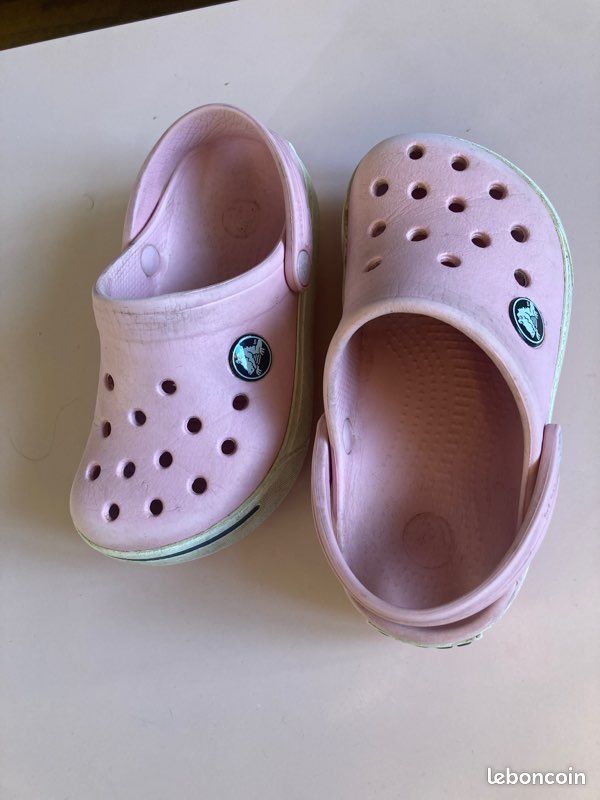 Crocs taille 8 - 9. 2 euros (image 2)