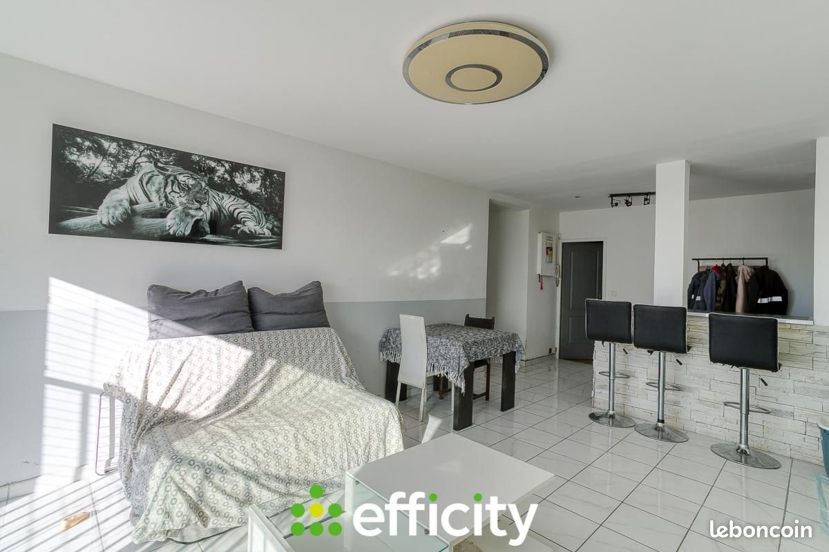 Appartement 3 pièces 67 m² · à Vénissieux · 67 m² · 76 500 €