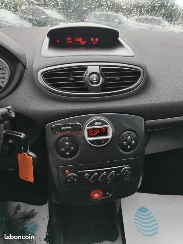 Renault Clio III 1.5 DCI 85 DYNAMIQUE 5P (image 14)