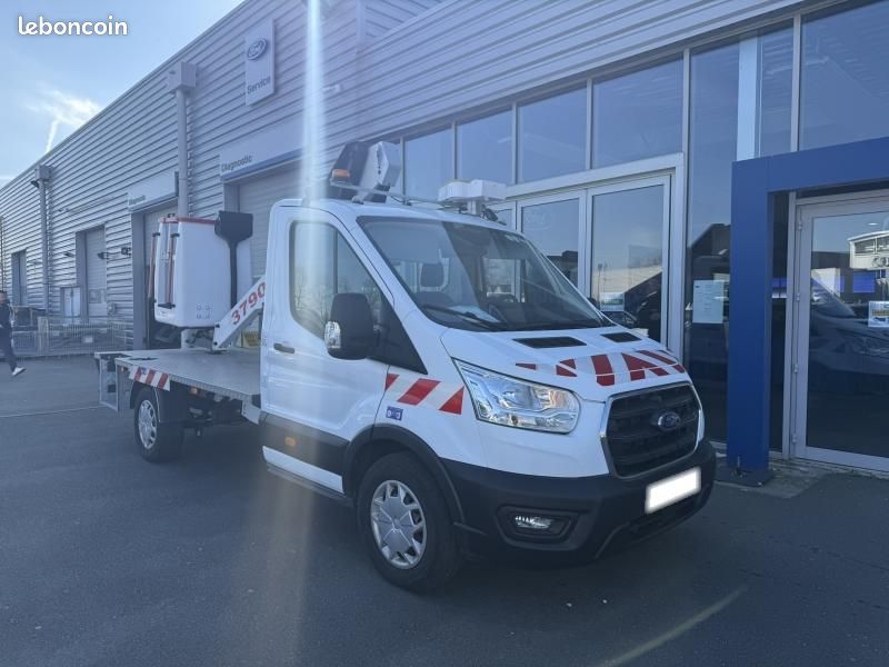 Ford Transit 2T CCb TRANSIT 2T CHASSIS 130CH P350 L4 NACELLE (image 1)