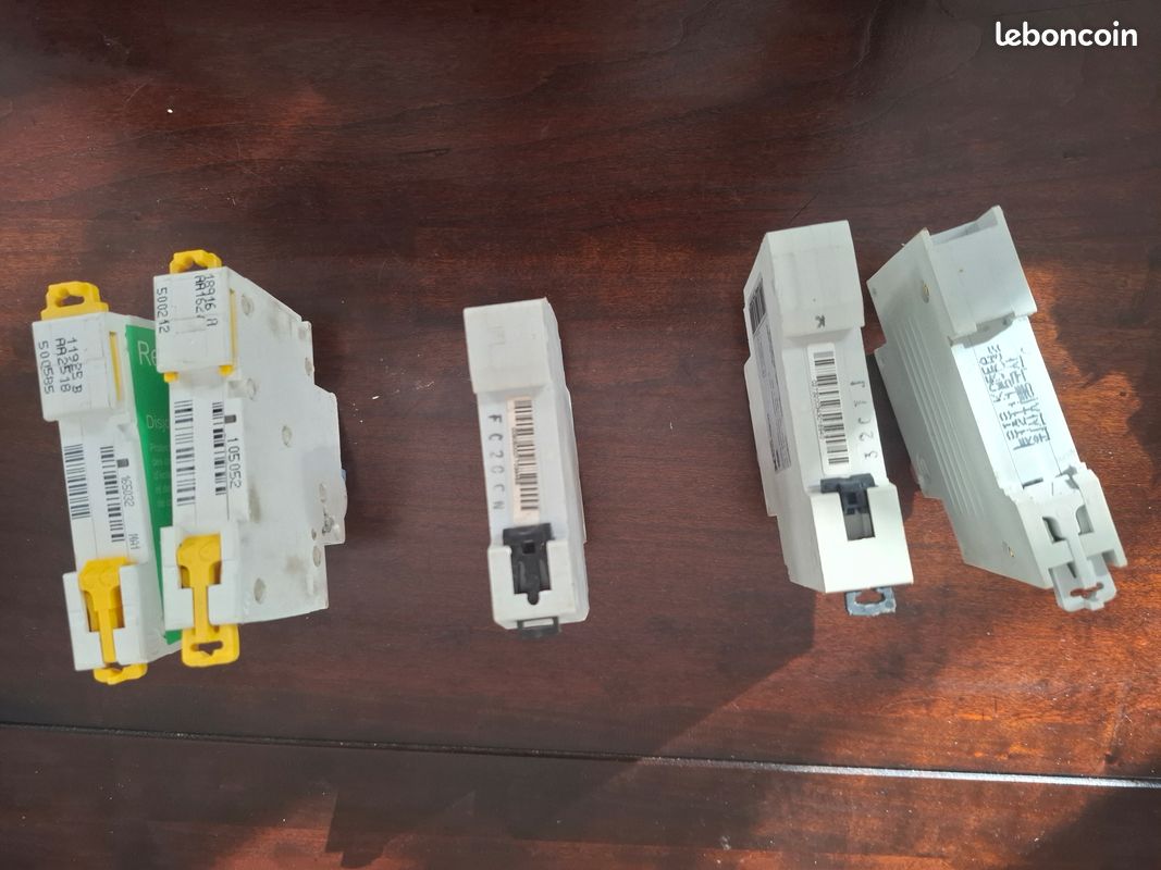 Transformateur Pour Sonnerie 230V Vers 8 V - 4VA - 2 Modules | 413090 | 3245064130905