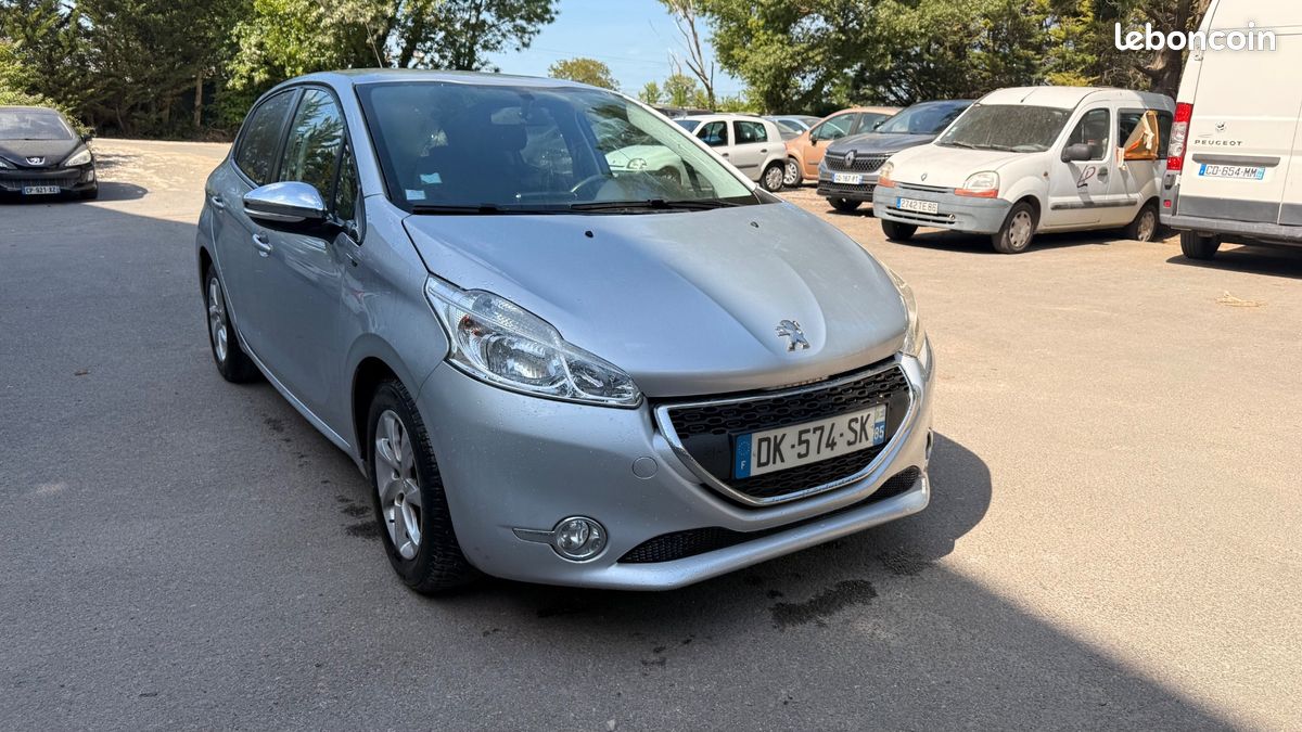 Peugeot 208 Active (image 2)