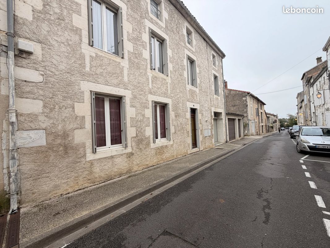 Maison 7 pièces 151 m² · à Ruffec · 151 m² · 160 500 €