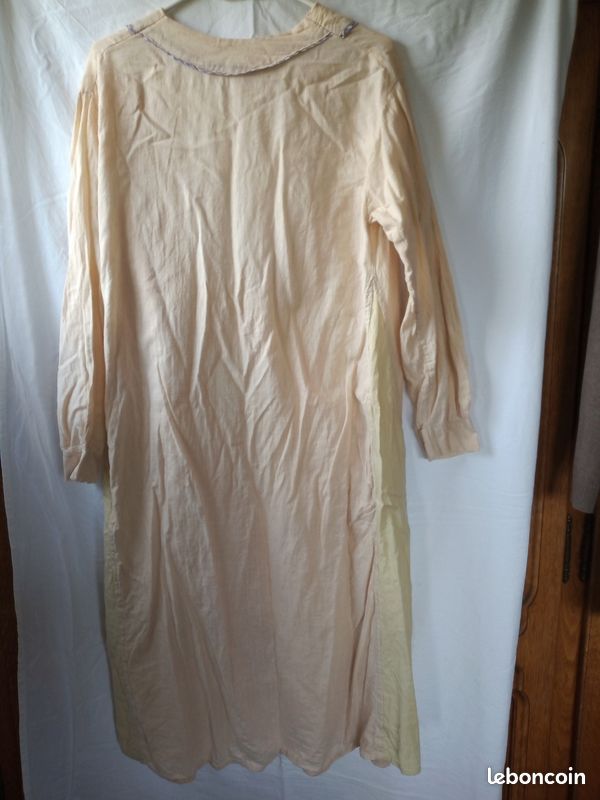 Chemise de nuit ancienne beige clair (image 2)