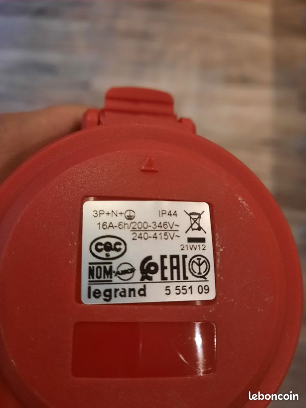 Prise Legrand P17 IP44 16A 3P+N+T (image 3)