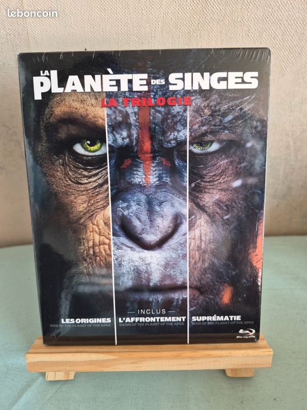 Coffret Blu ray La Planète des Singes trilogie complète comprenant Les Origines L’Affrontement et Suprématie neuf sous blister (image 1)