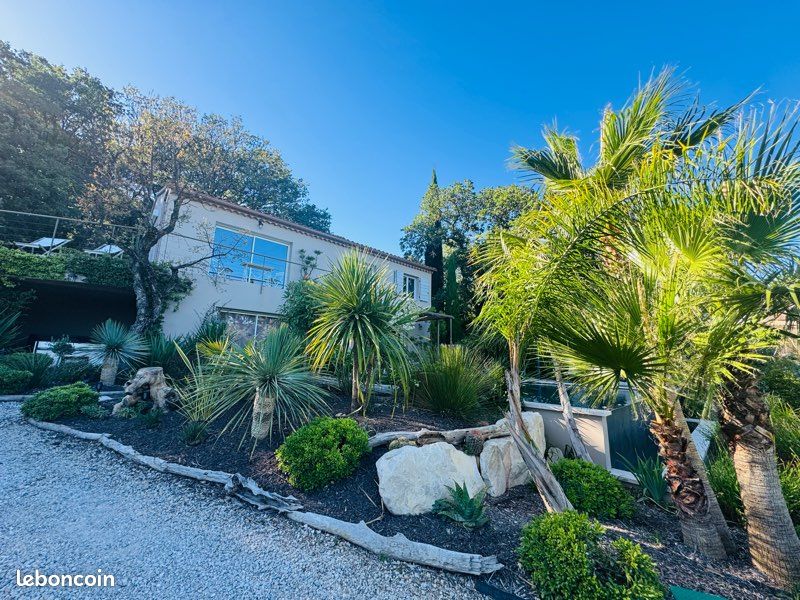 Maison 6 pièces 185 m² · à Rochefort-du-Gard · 185 m² · 729 000 €