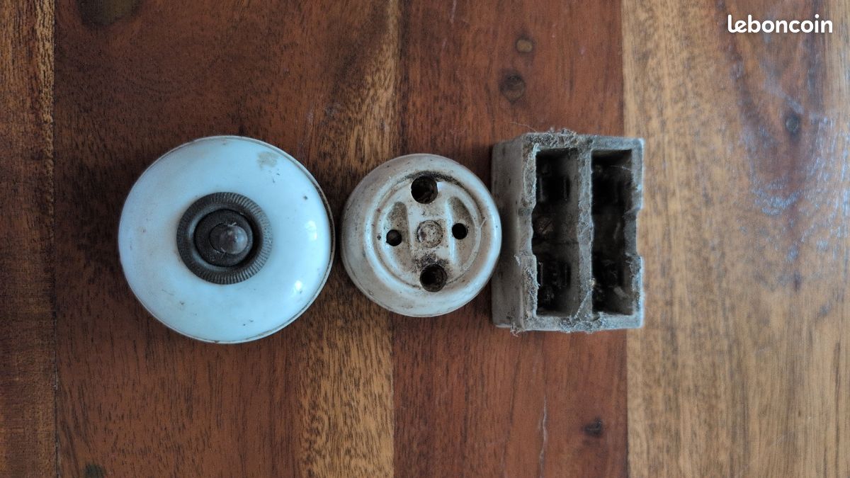 Lot appareillage électrique vintage céramique / porcelaine (Interrupteur, Prise, Porte-fusible) (image 1)