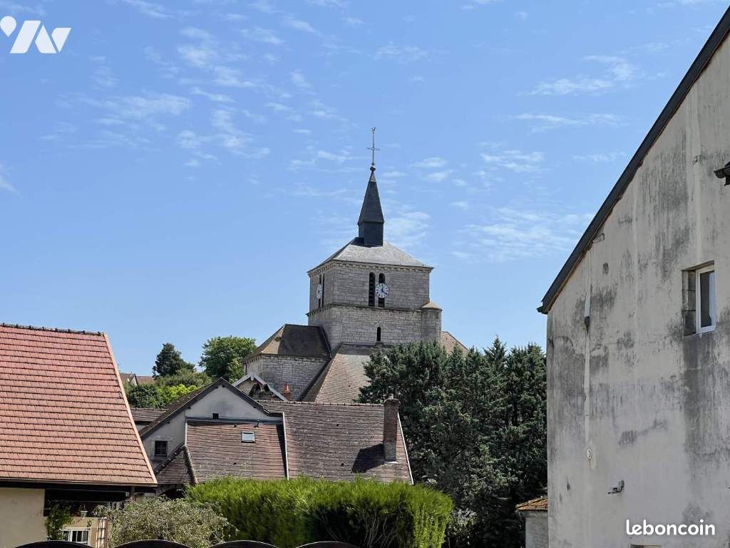 Terrain à bâtir de 813 M2 · à Bèze · 56 600 €