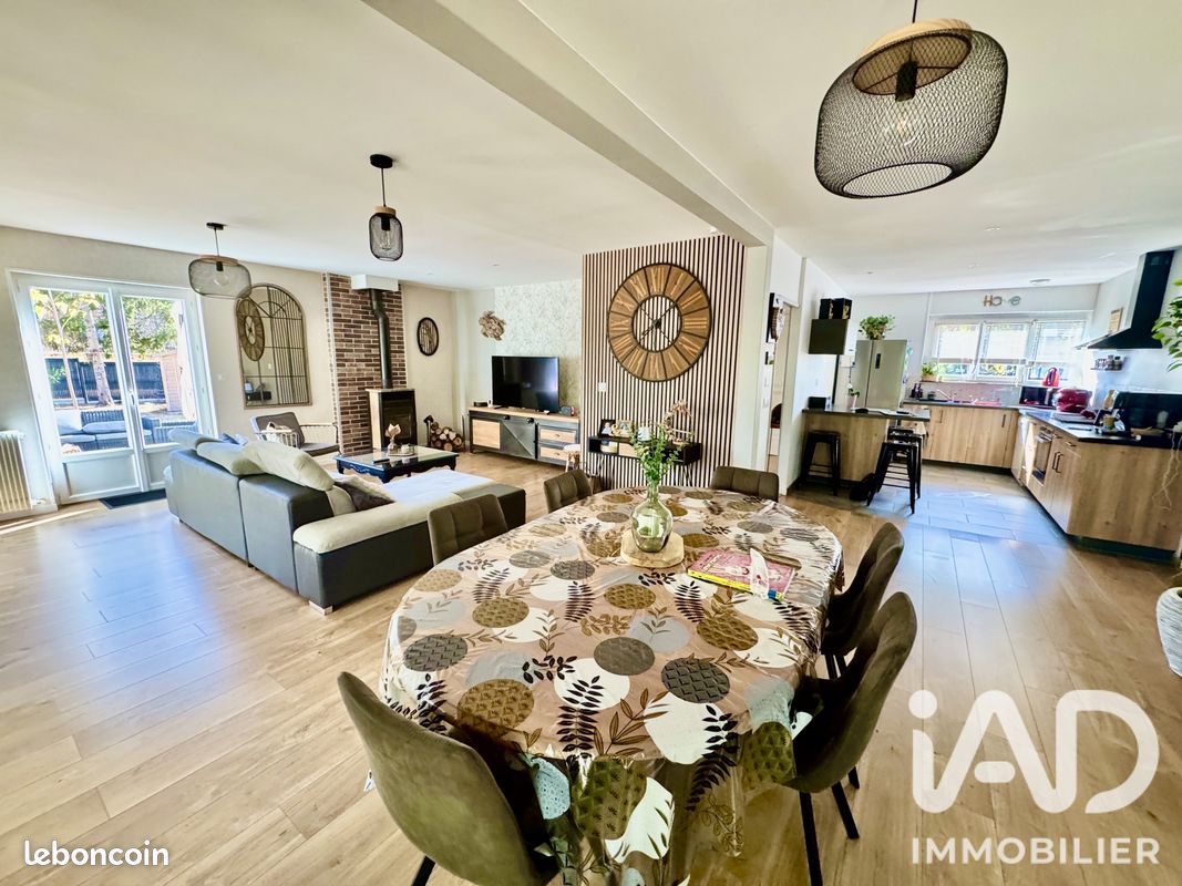 Maison 9 pièces 156 m² · à Changé · 156 m² · 351 000 €