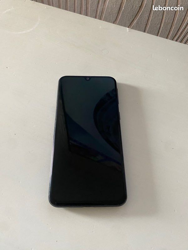Samsung a40 tres bon état (image 2)