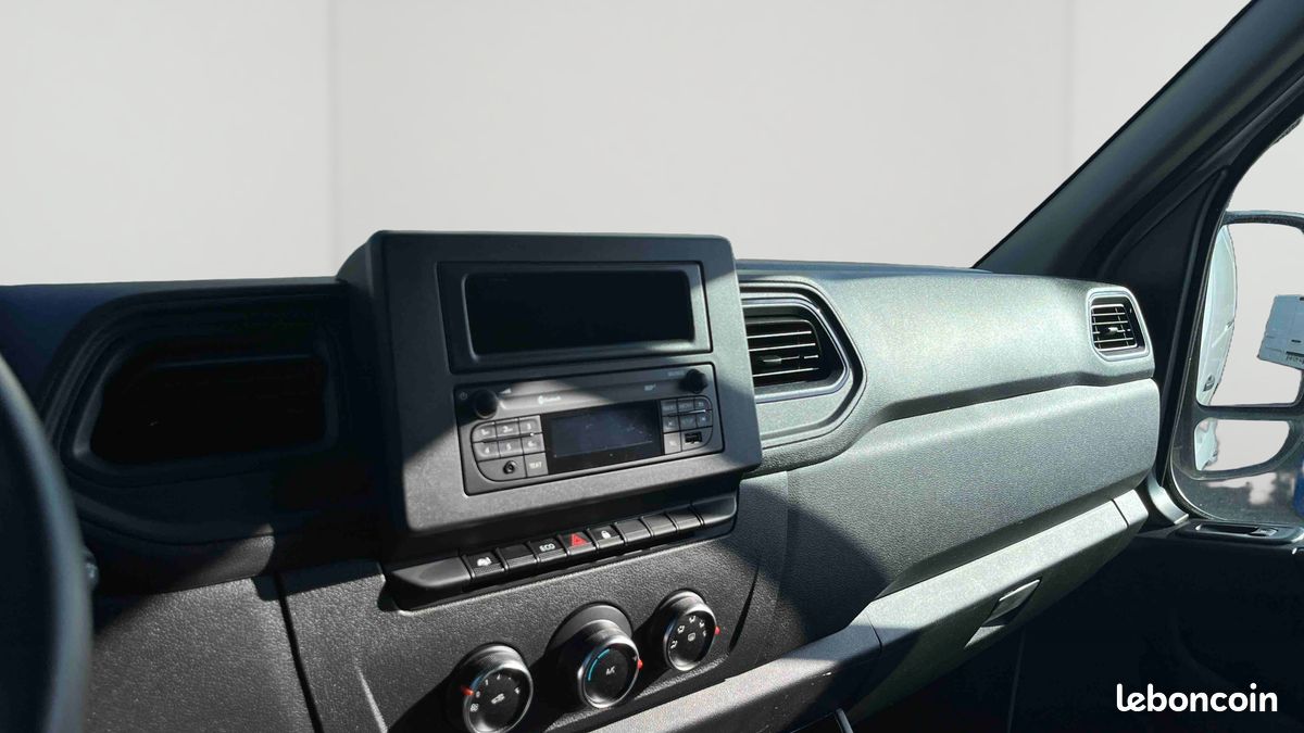 Renault master fgn trac f3500 l2h2 blue dci 135 confort (image 19)