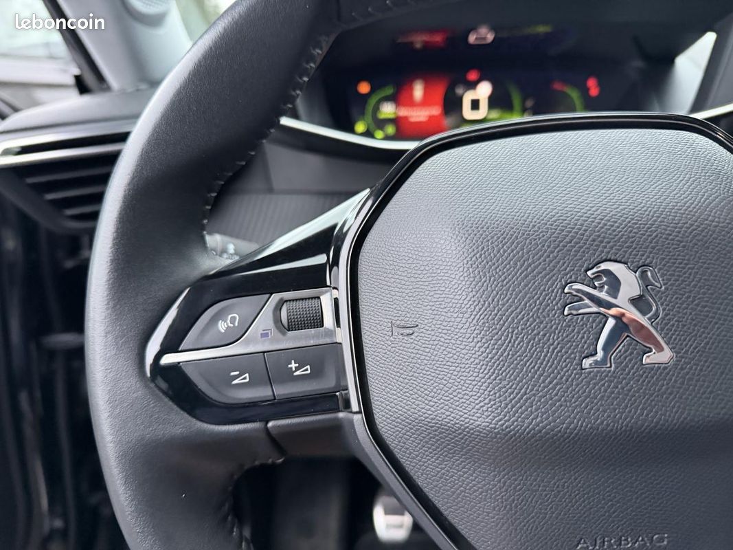 PEUGEOT 2008 1.2i PT S&S 130 Roadtrip (image 29)