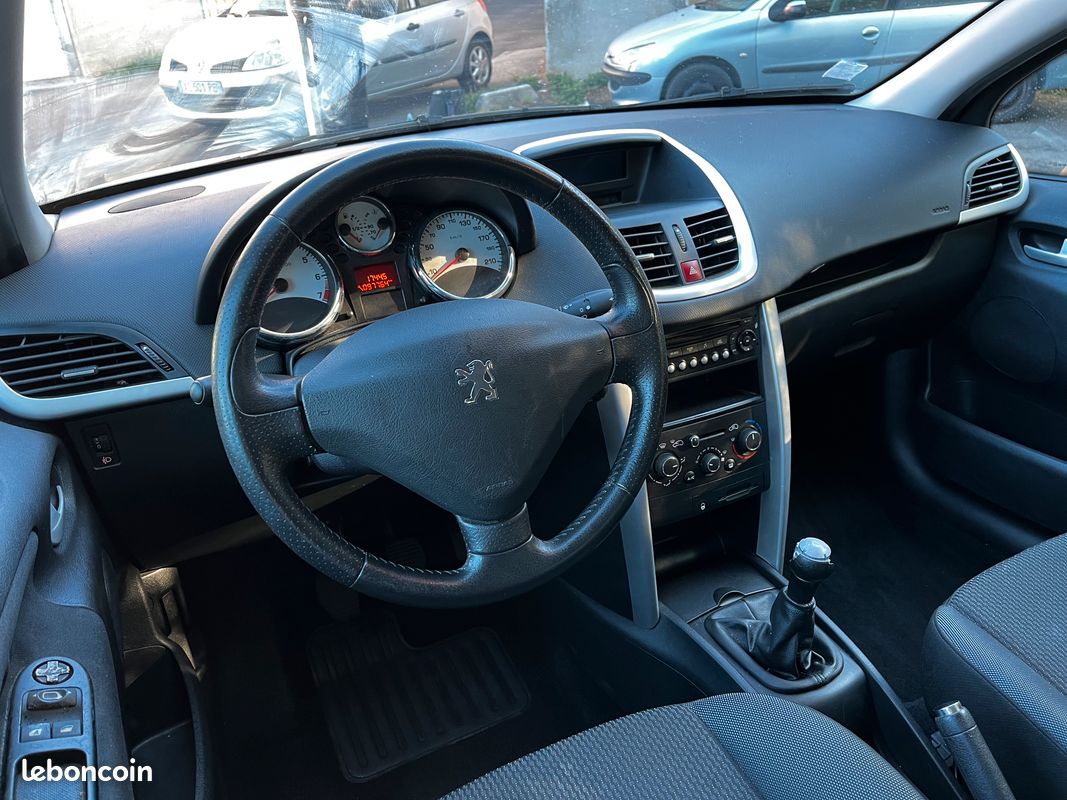 Peugeot 207 1.4 95CH ACTIVE (image 5)