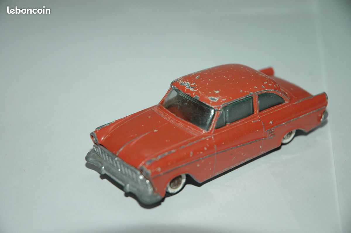 Ford Taunus 17M P3 white (NEO) 1:43