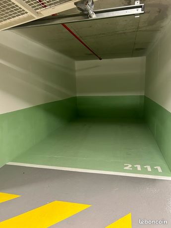 Place de parking électrifiée ( borne charge rapide 22kw)très grande 15m2 neuve