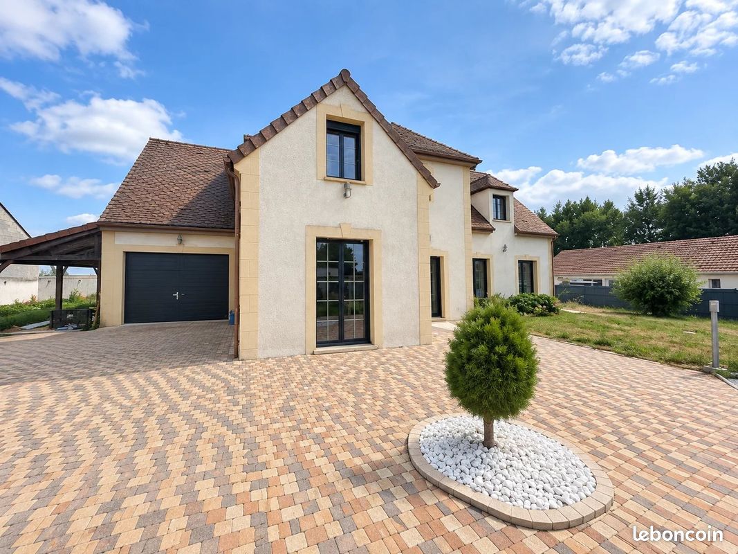 Maison 8 pièces 210 m² · à Bernay-Vilbert · 210 m² · 539 000 €