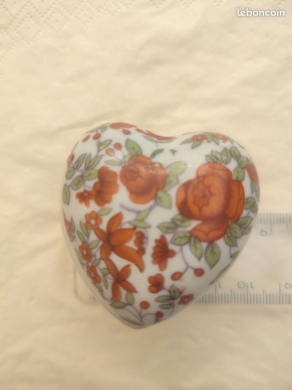 Boite en forme de coeur (image 1)