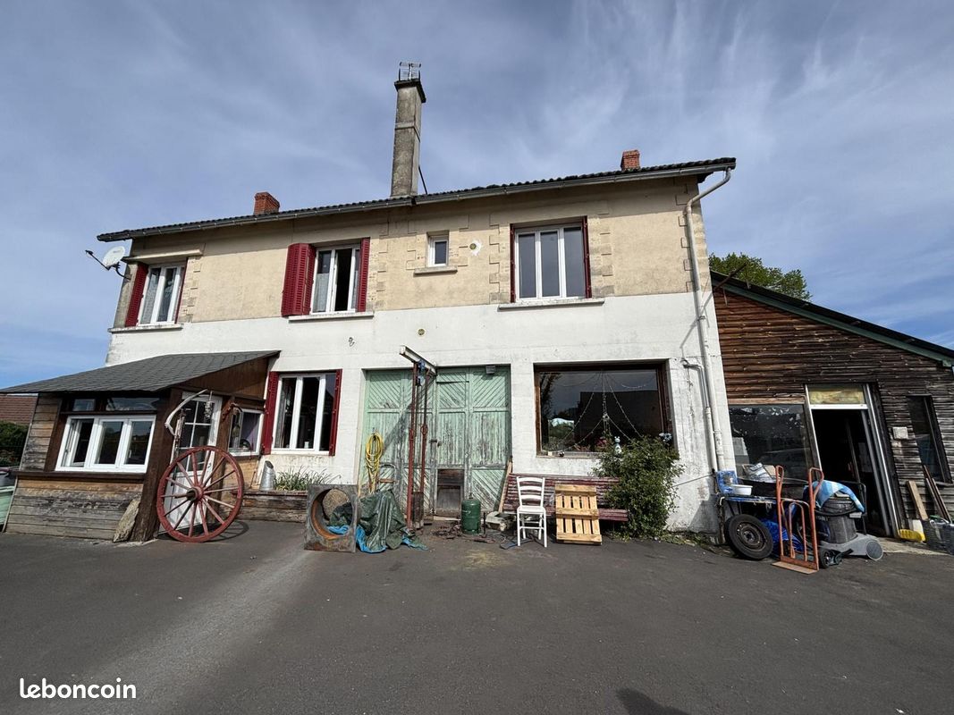 Maison 9 pièces 174 m² · à Lanobre · 174 m² · 153 700 €