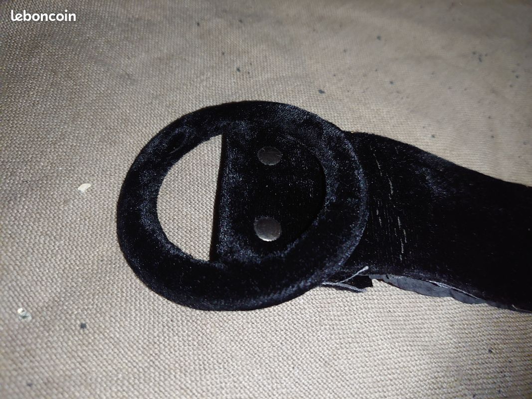 Ceinture ancienne en velours noir à boucle ronde en velours (image 3)