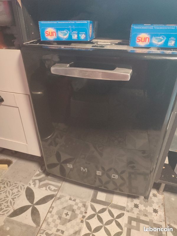 Lave vaisselle intégrable smeg rétro noir (image 1)