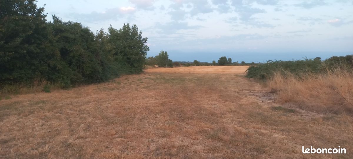 Terrain 2000 m carré · à Coufouleux · 172 000 €