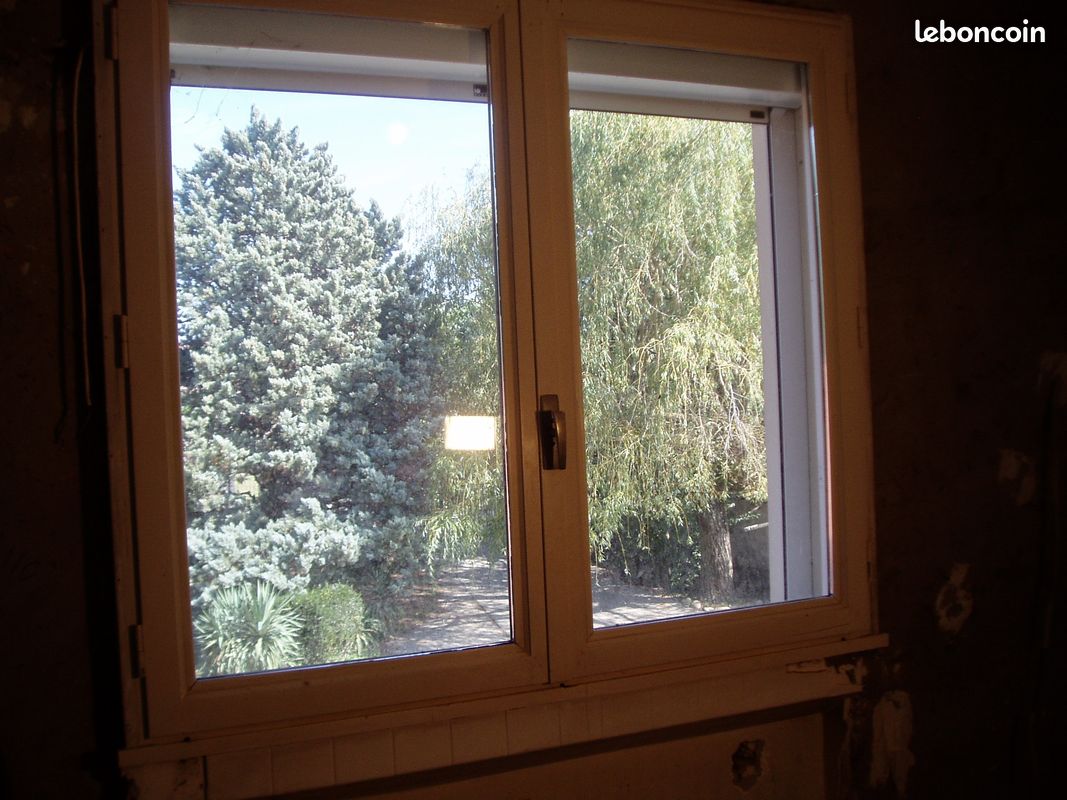 Vend fenêtre bois (image 1)
