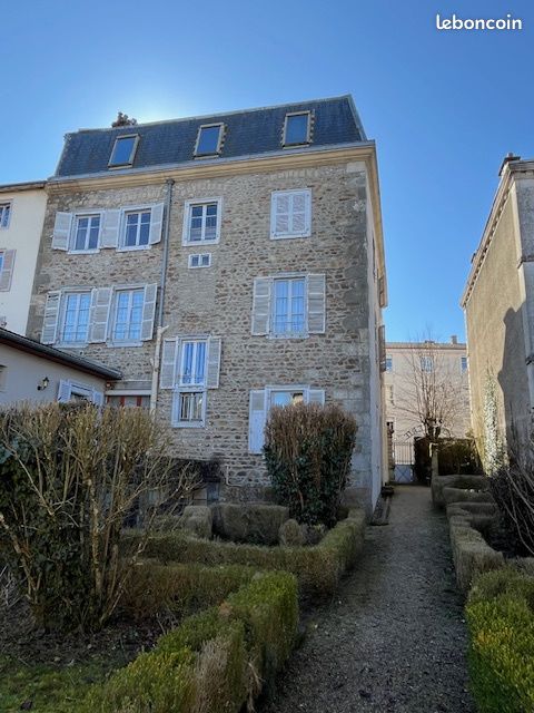 Maison 12 pièces 435 m² · à Ambert · 435 m² · 245 000 €