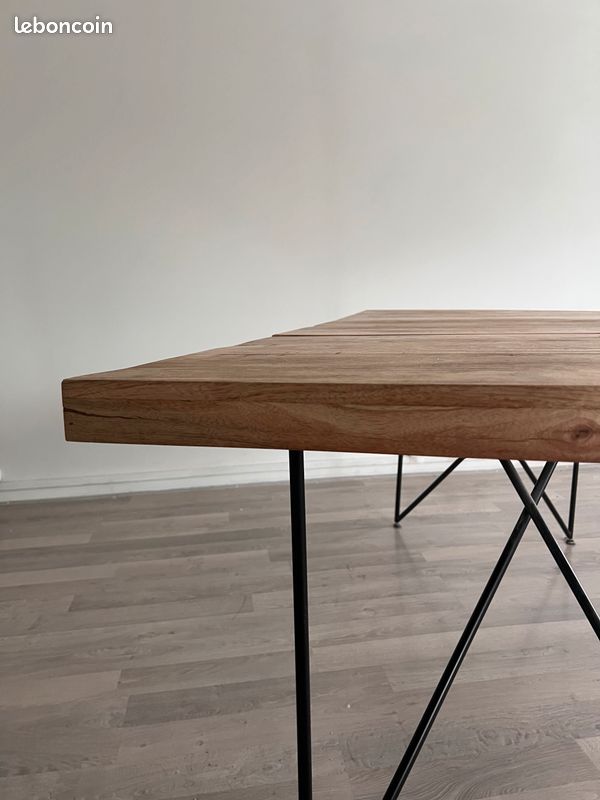 Table design pour salle à manger au bureau, industriel, en bois massif. État neuf (image 4)