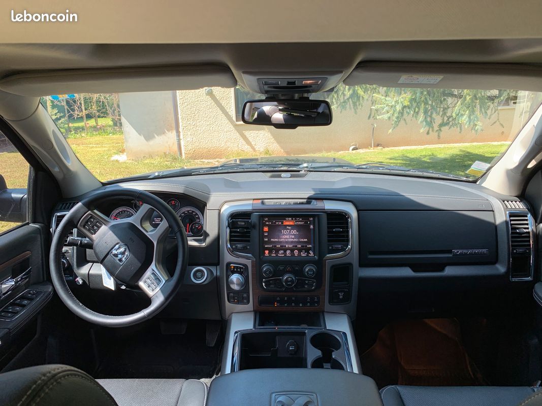 Dodge RAM 1500 Laramie (image 3)